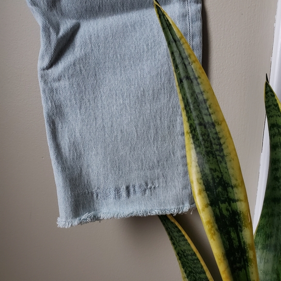 Levi's Premium 501 Crop Light Wash Denim Jeans Rip Ankle Length Size 26 - Picture 5 of 7